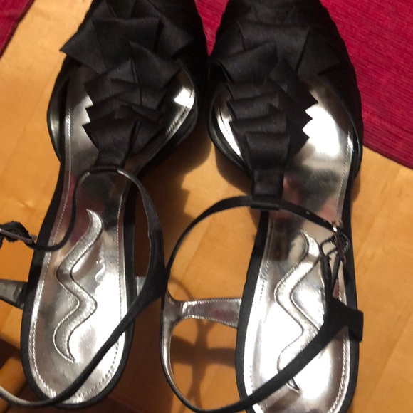 Heels - Picture 3 of 3